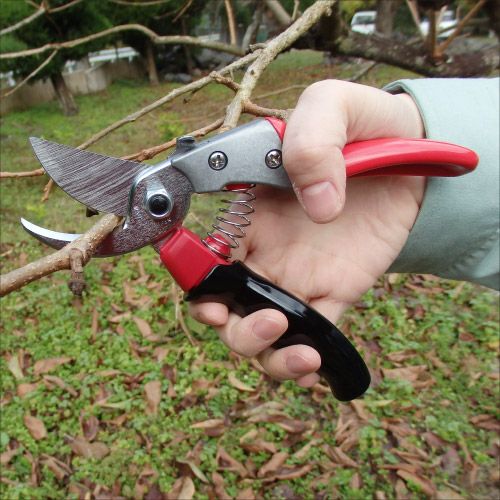 軽くてしっかり手にフィット